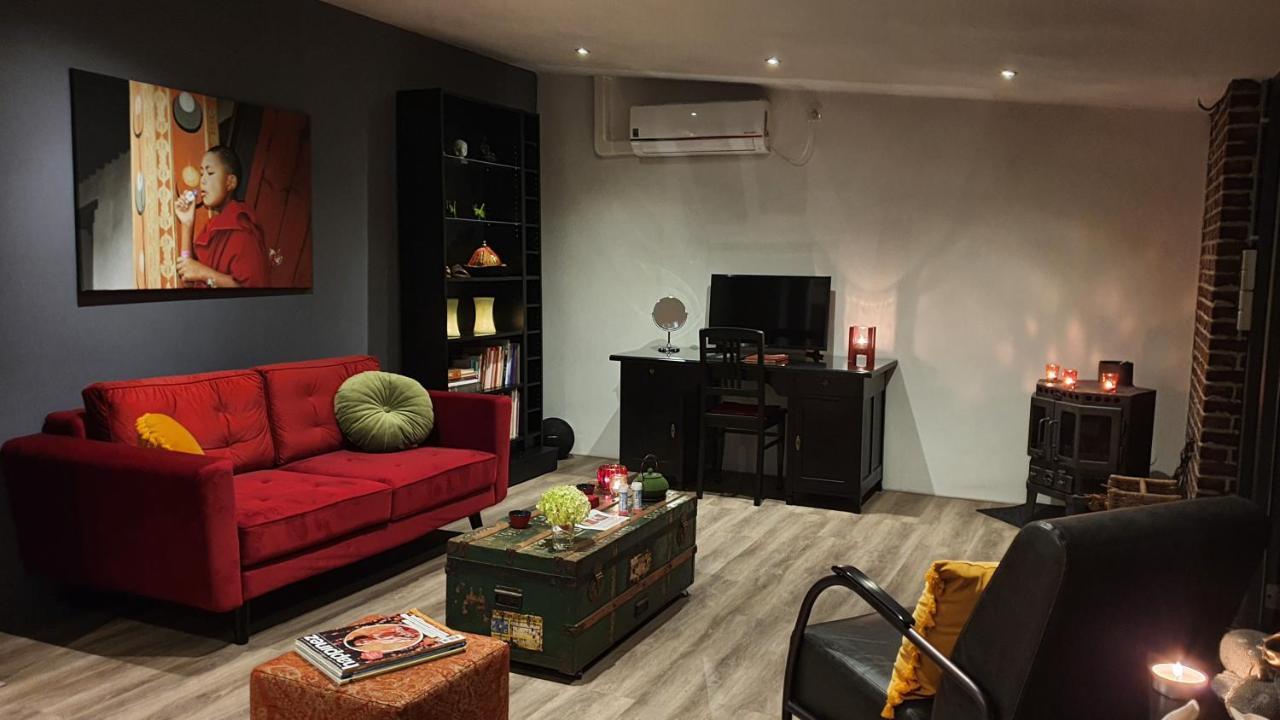 Downtown Hideaway, B&B Grand Deluxe ไอนด์โฮเวน ภายนอก รูปภาพ